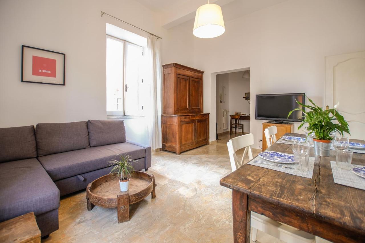 Spacious Apartment With Big Terrace At Colosseum Рим Экстерьер фото