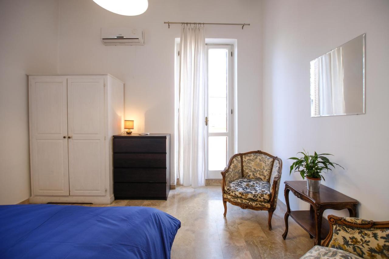 Spacious Apartment With Big Terrace At Colosseum Рим Экстерьер фото