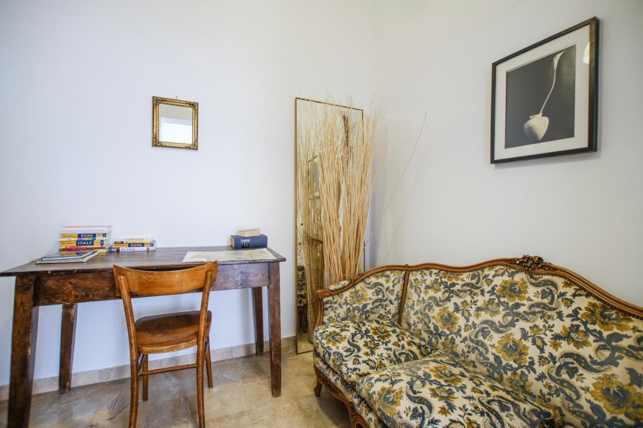 Spacious Apartment With Big Terrace At Colosseum Рим Экстерьер фото